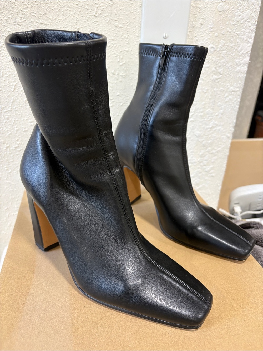 Steve Madden Vinka Black Leather Square-Toe Block Heel Ankle Boots